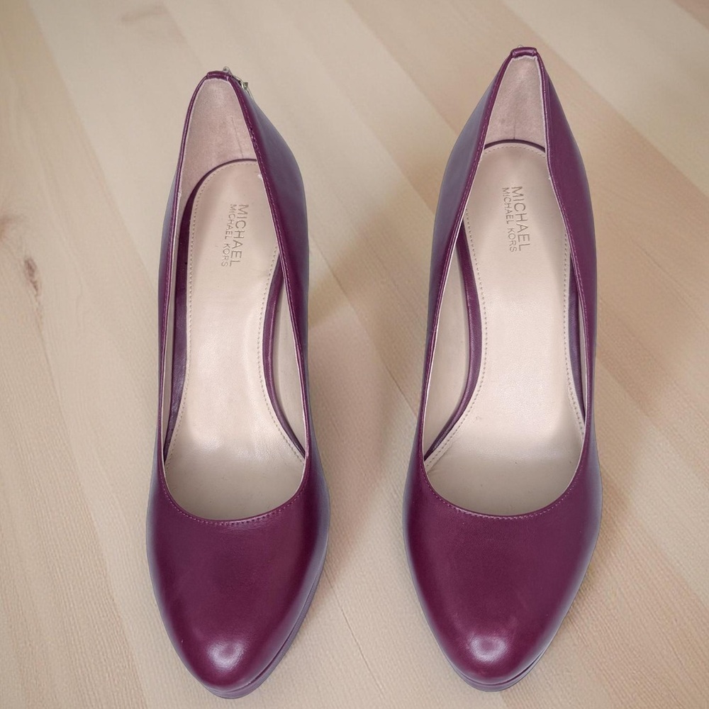 Michael Kors Genuine NWOT Antoinette Leather Pump burgundy SZ/9 Gold MK logo